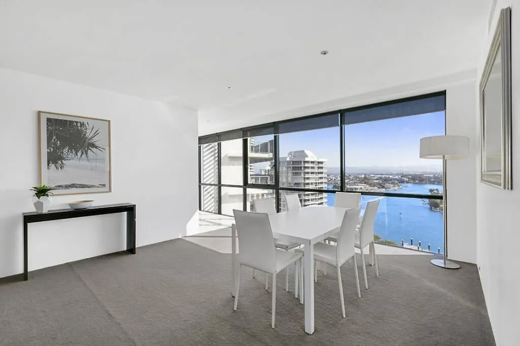 2 Bedroom Unit, Heart Of Surfers Paradise,Pool,Spa Gold Coast Australia