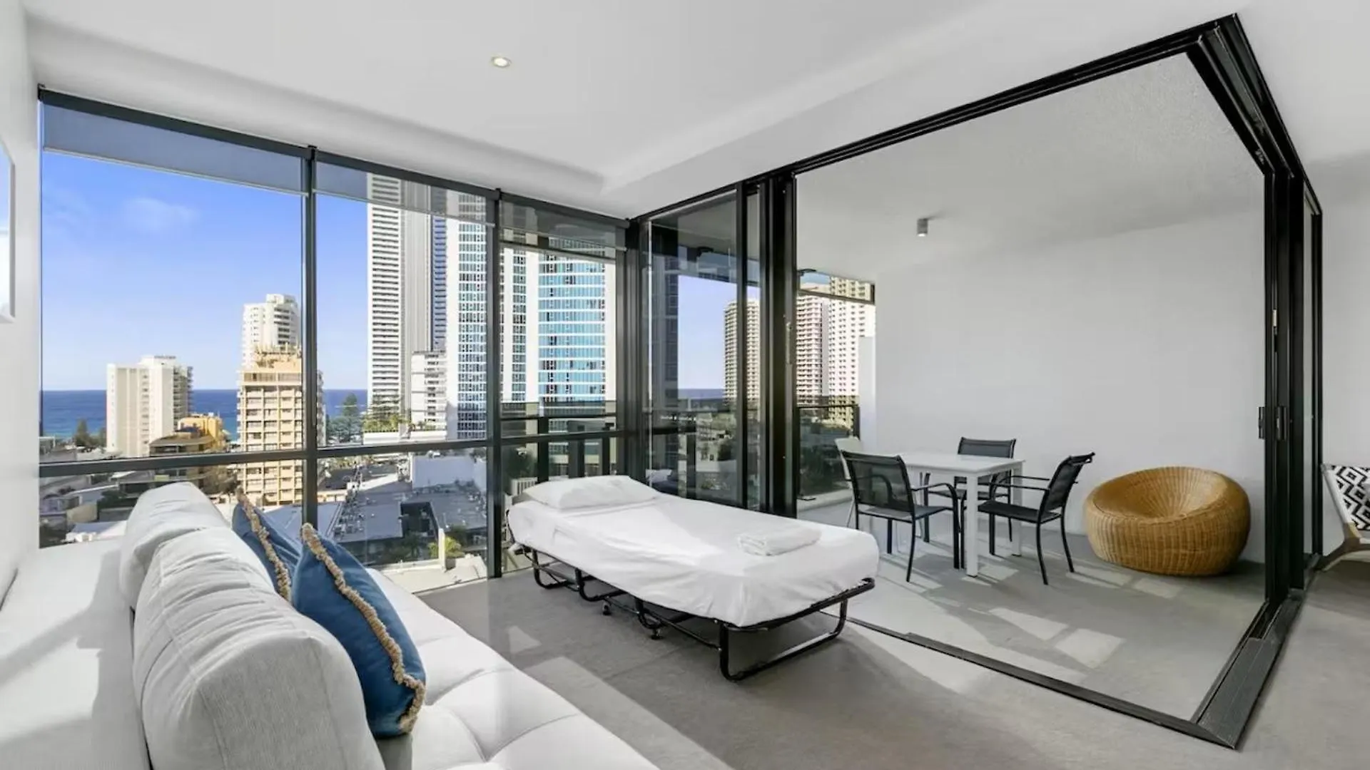 Circle On Cavill, Pool, Spa, Gym - Steps To Beach Gold Coast Сasa de vacaciones