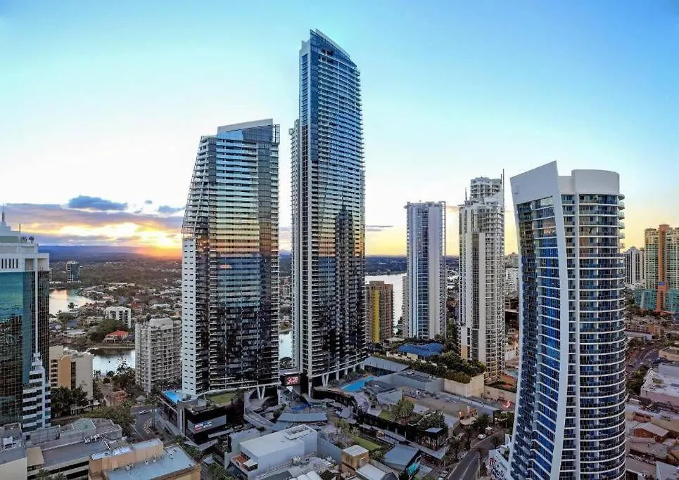 2 Bedroom Unit, Heart Of Surfers Paradise,Pool,Spa Gold Coast