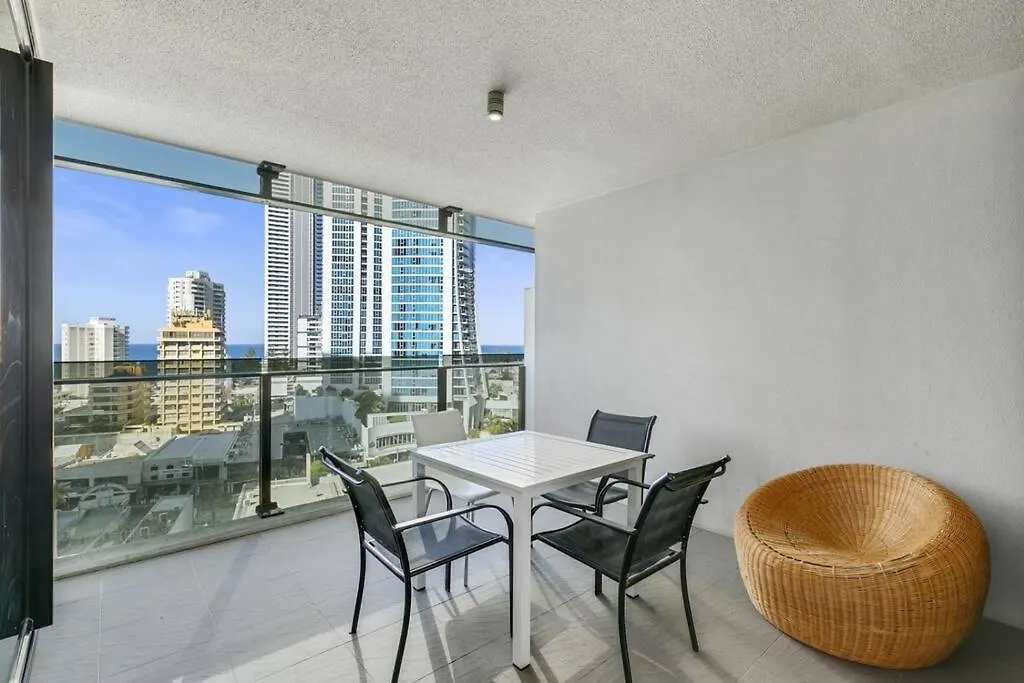 2 Bedroom Unit, Heart Of Surfers Paradise,Pool,Spa location
