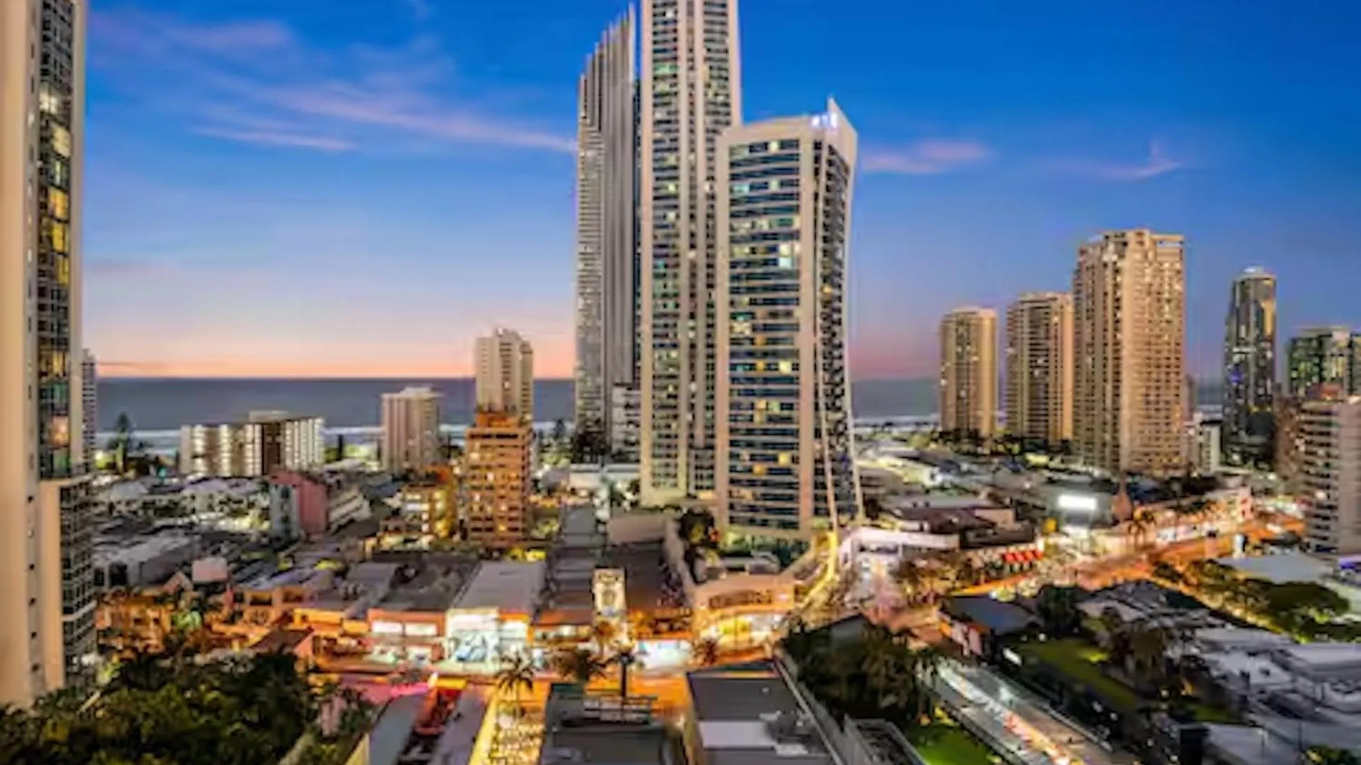 Circle On Cavill, Pool, Spa, Gym - Steps To Beach Gold Coast