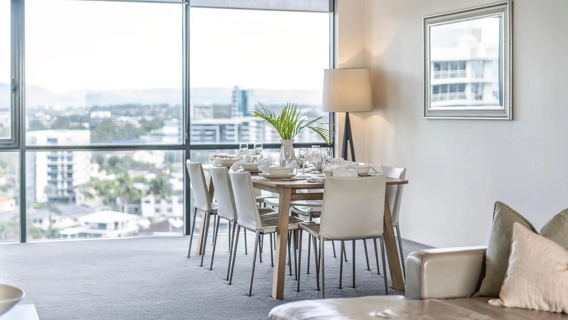 Holiday home Circle On Cavill, Pool, Spa, Gym - Steps To Beach Gold Coast